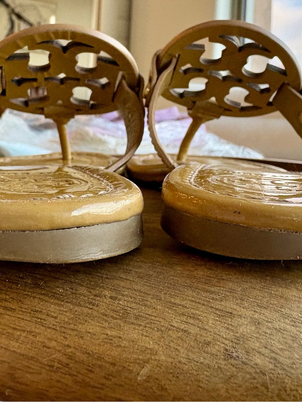 NICE Tory Burch Miller Patent Logo Thong Sandals in Tan Sand Beige 6.5 - Picture 6 of 8